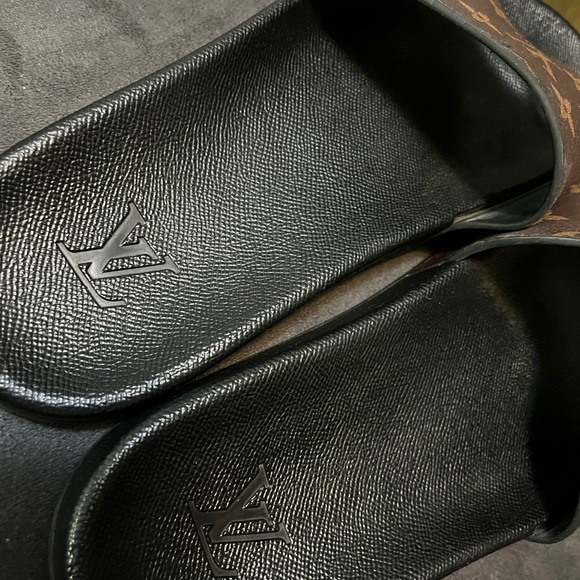 Louis Vuitton Sandals Men’s . - Picture 3 of 4